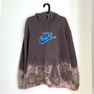 Nike // logo hoodie